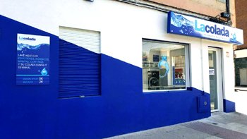 prices on facade of laundry la colada albacete